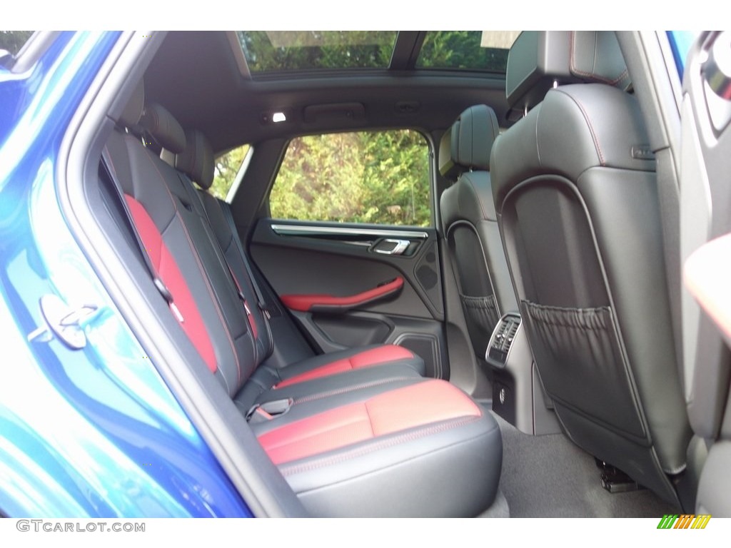 Black/Garnet Red Interior 2018 Porsche Macan Standard Macan Model Photo #129242856