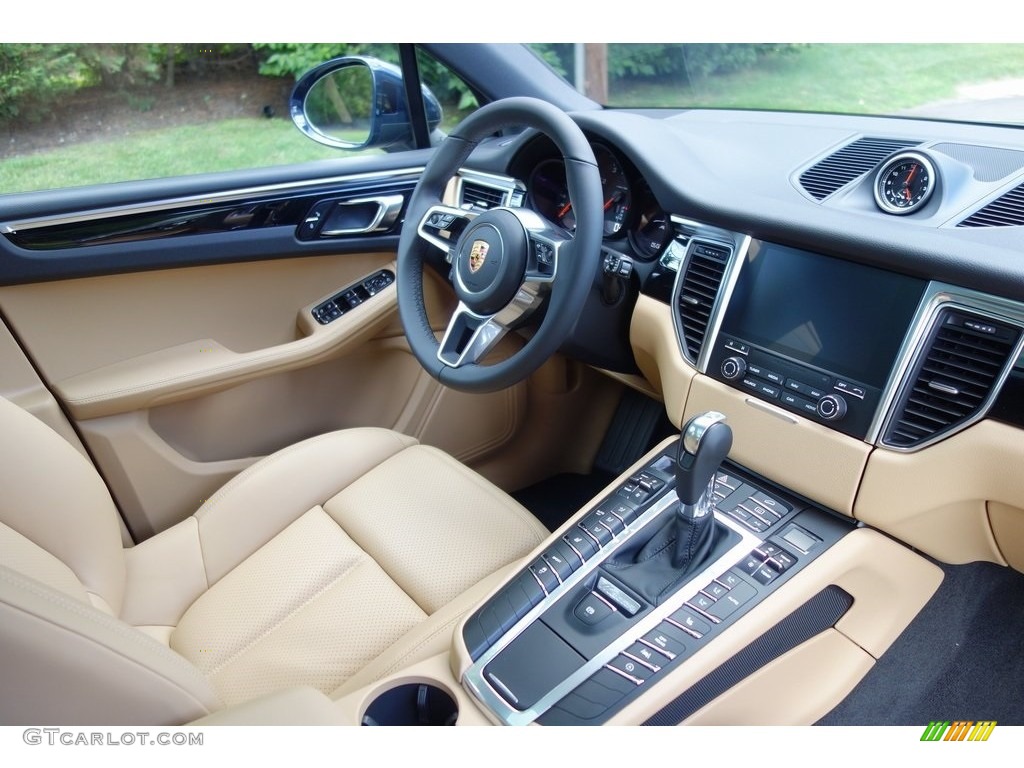 2018 Macan  - Night Blue Metallic / Black/Luxor Beige photo #17
