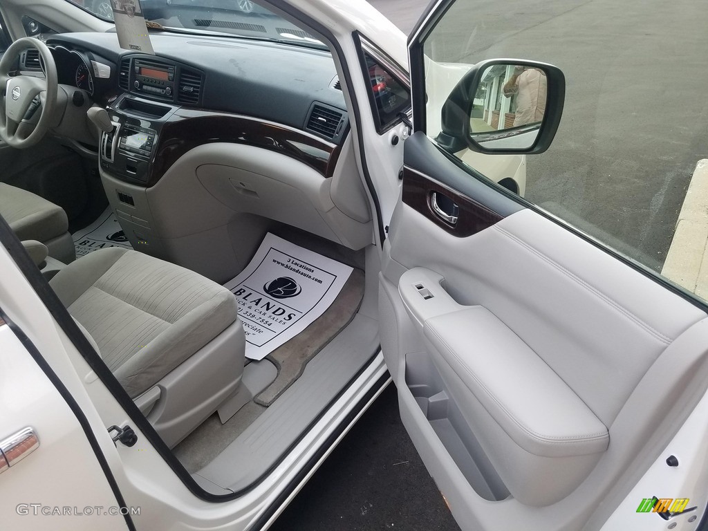 2013 Quest 3.5 S - Pearl White / Gray photo #32