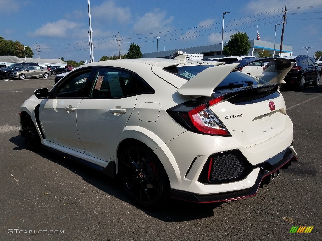 2018 Civic Type R - Championship White / Type R Red/Black Suede Effect photo #2