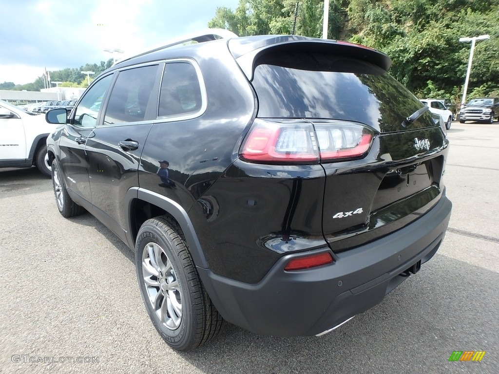 2019 Cherokee Latitude Plus 4x4 - Diamond Black Crystal Pearl / Black photo #3