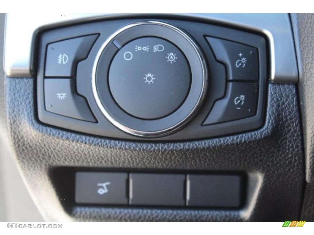 2018 Explorer XLT - White Platinum / Ebony Black photo #23