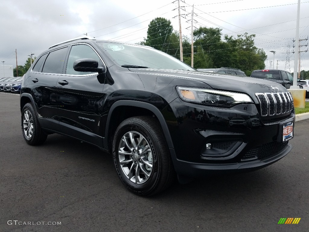 2019 Cherokee Latitude Plus 4x4 - Diamond Black Crystal Pearl / Black photo #1