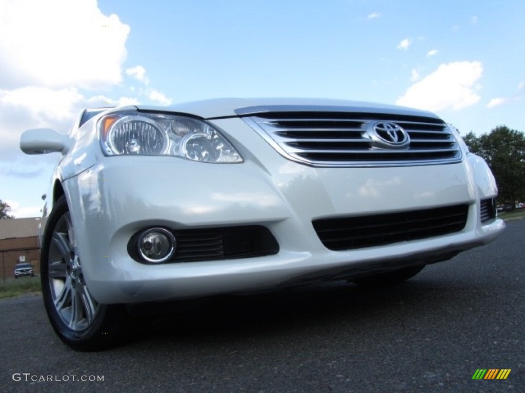 Blizzard White Pearl Toyota Avalon