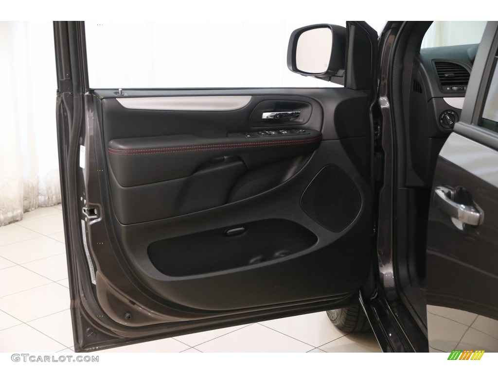2018 Dodge Grand Caravan GT Black Door Panel Photo #129270700