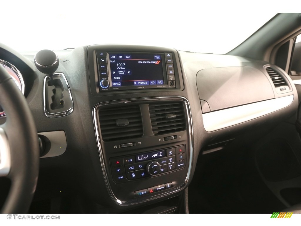 2018 Dodge Grand Caravan GT Controls Photo #129270786