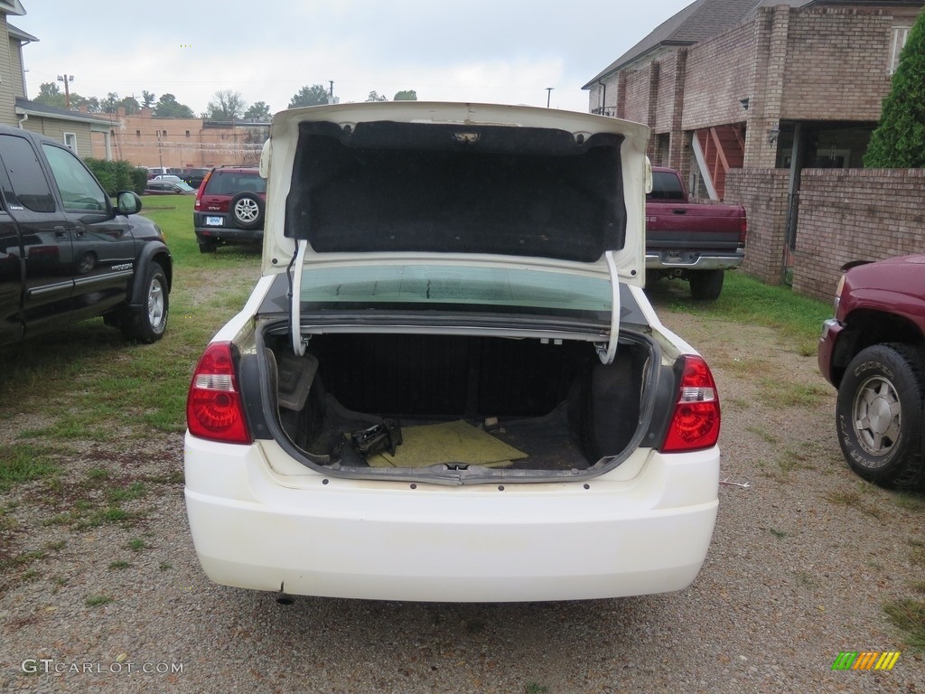 2005 Malibu LS V6 Sedan - White / Gray photo #22