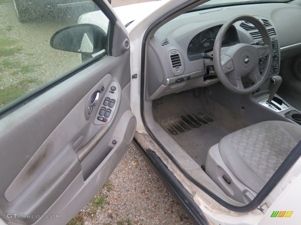 2005 Malibu LS V6 Sedan - White / Gray photo #24