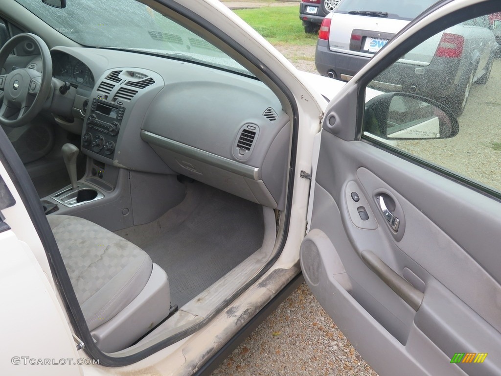 2005 Malibu LS V6 Sedan - White / Gray photo #27
