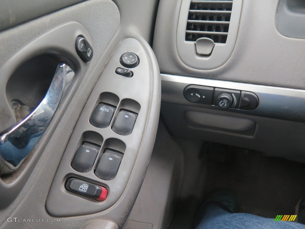 2005 Malibu LS V6 Sedan - White / Gray photo #32