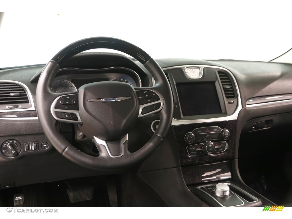 2018 Chrysler 300 Limited AWD Dashboard Photos