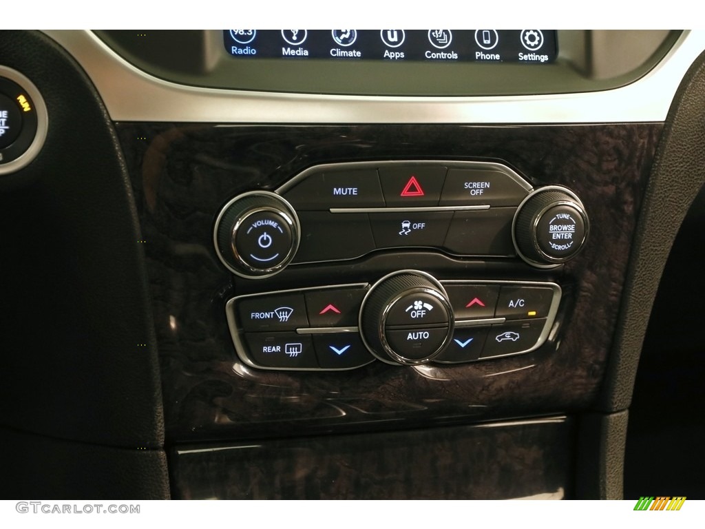 2018 Chrysler 300 Limited AWD Controls Photos