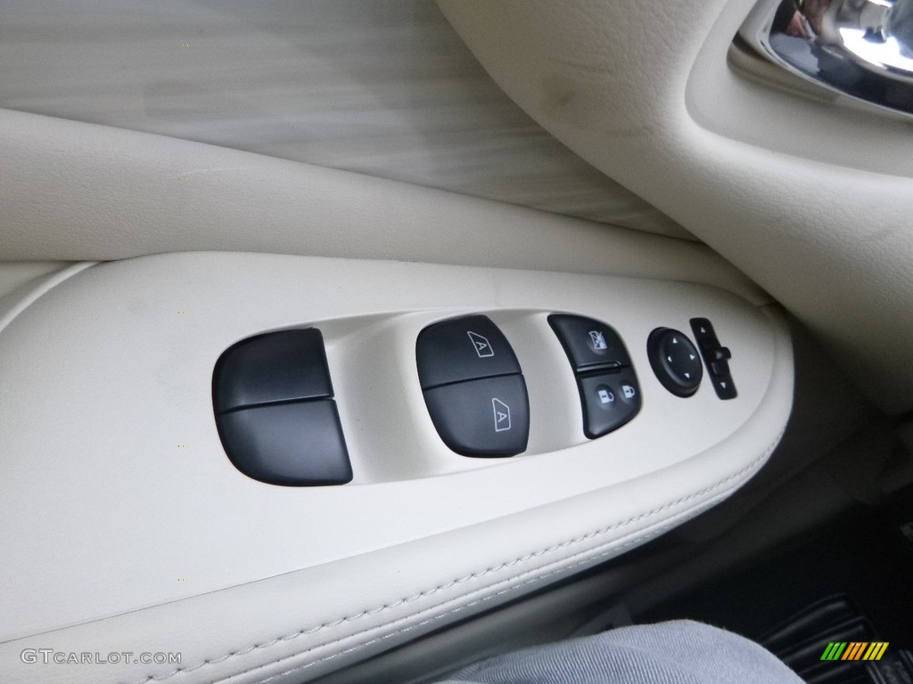 2018 Nissan Murano SV Controls Photos