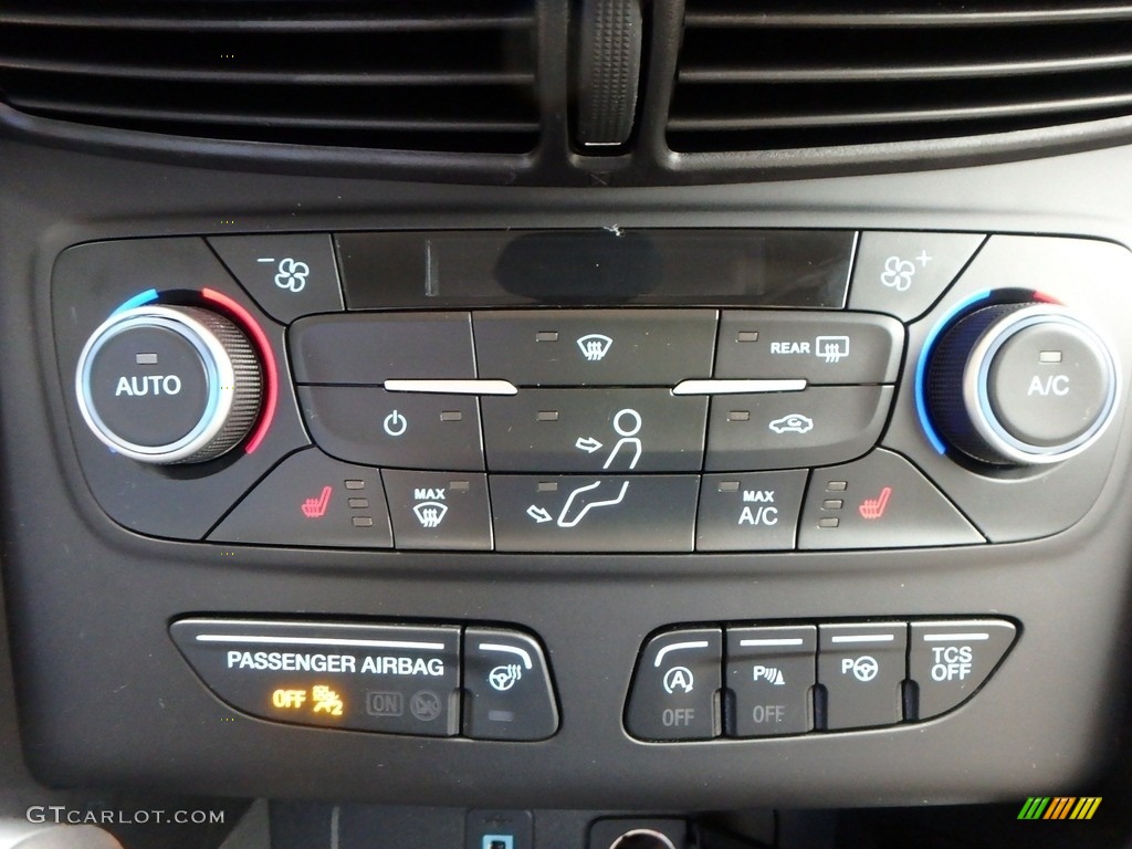 2018 Ford Escape Titanium 4WD Controls Photo #129316095