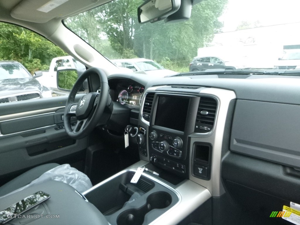 2019 1500 Classic Big Horn Crew Cab 4x4 - Brilliant Black Crystal Pearl / Black/Diesel Gray photo #11