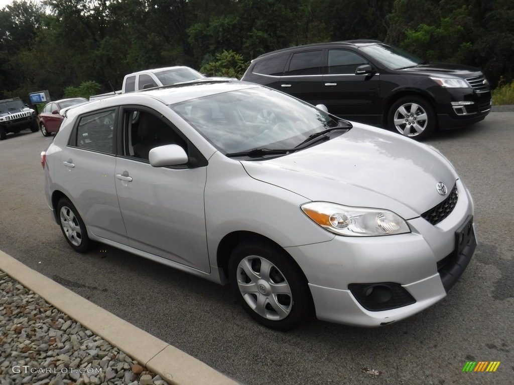 2010 Matrix S - Classic Silver Metallic / Ash Gray photo #7