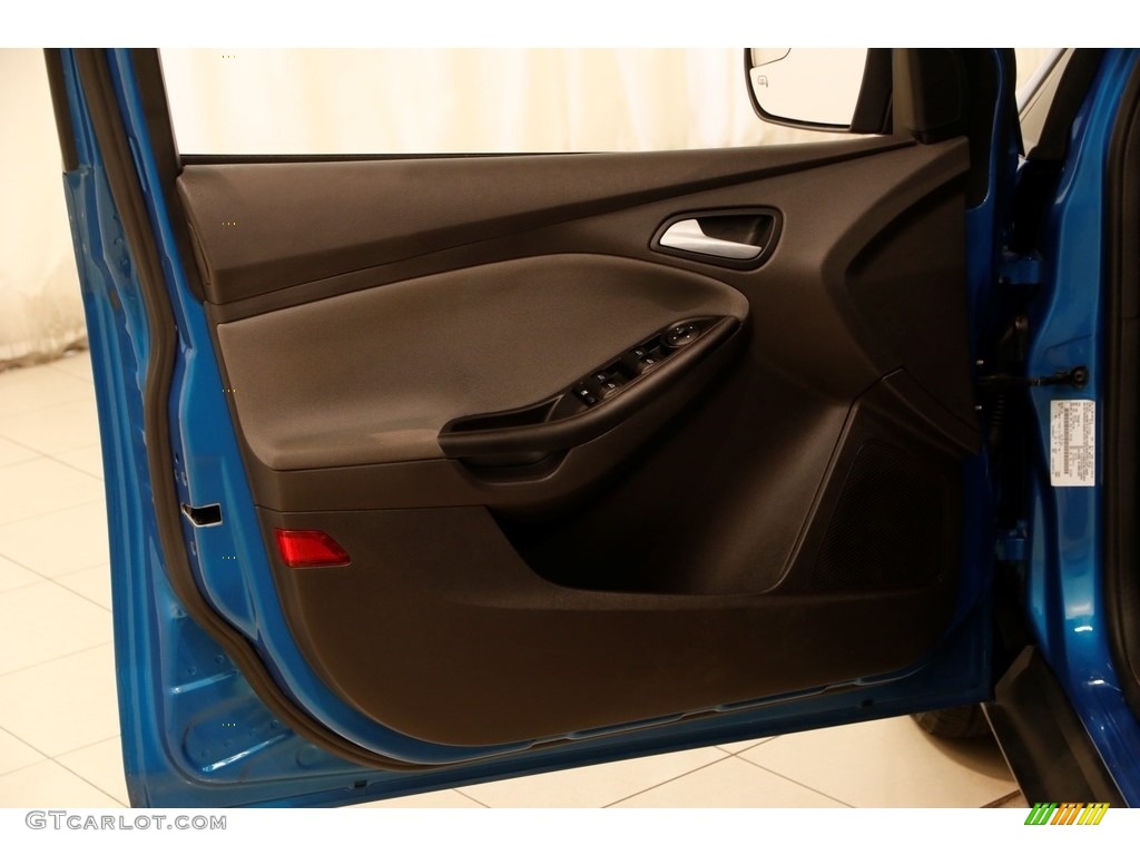2014 Focus SE Sedan - Blue Candy / Charcoal Black photo #4