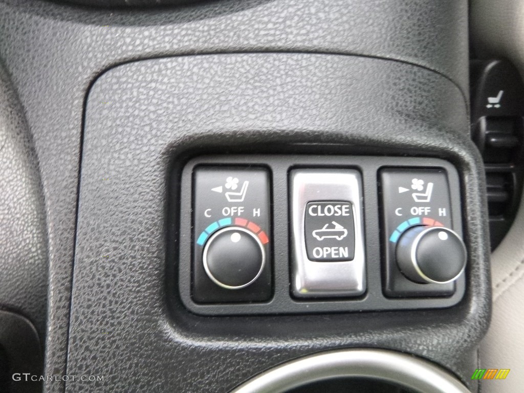 2016 Nissan 370Z Touring Roadster Controls Photo #129345940