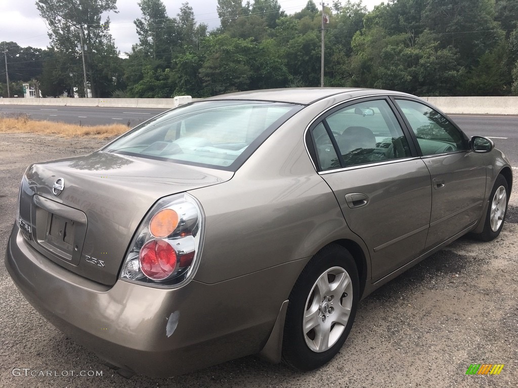 2002 Altima 2.5 S - Velvet Beige / Charcoal Black photo #5