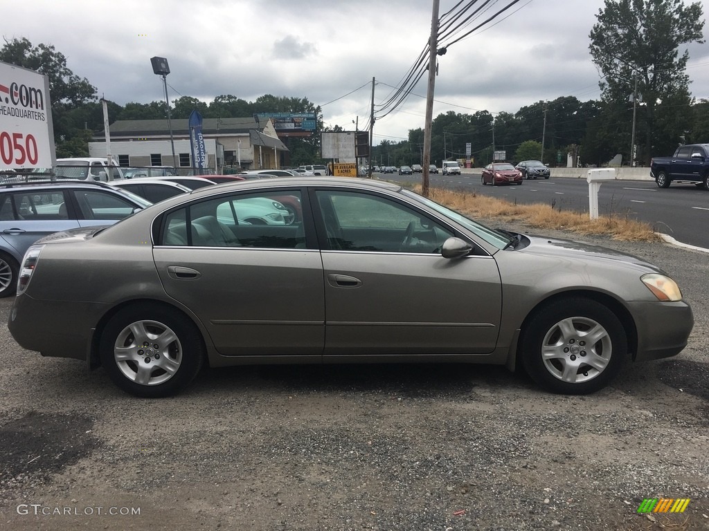 2002 Altima 2.5 S - Velvet Beige / Charcoal Black photo #6