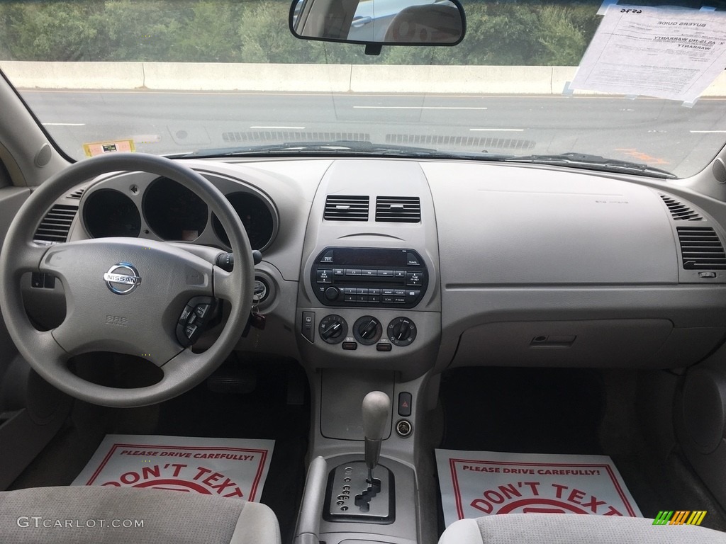 2002 Altima 2.5 S - Velvet Beige / Charcoal Black photo #14