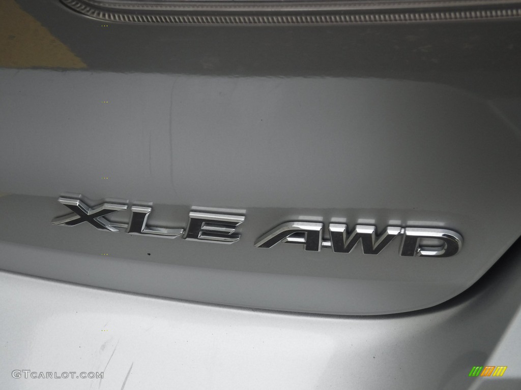 2012 Venza LE AWD - Classic Silver Metallic / Light Gray photo #8
