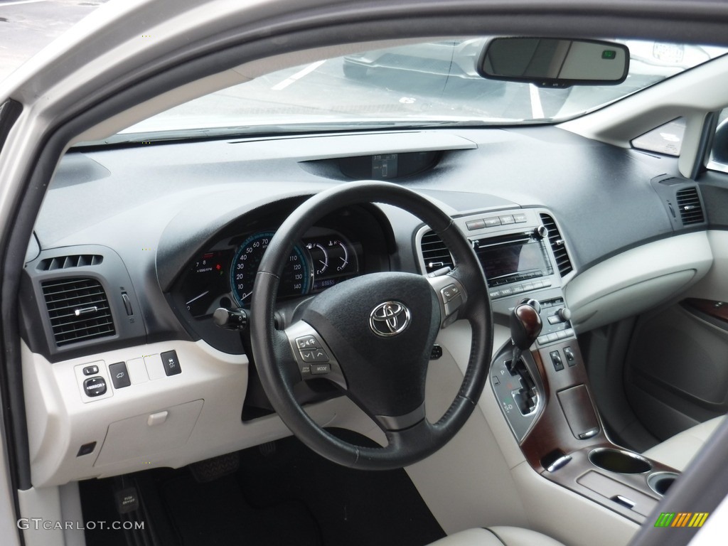 2012 Venza LE AWD - Classic Silver Metallic / Light Gray photo #9