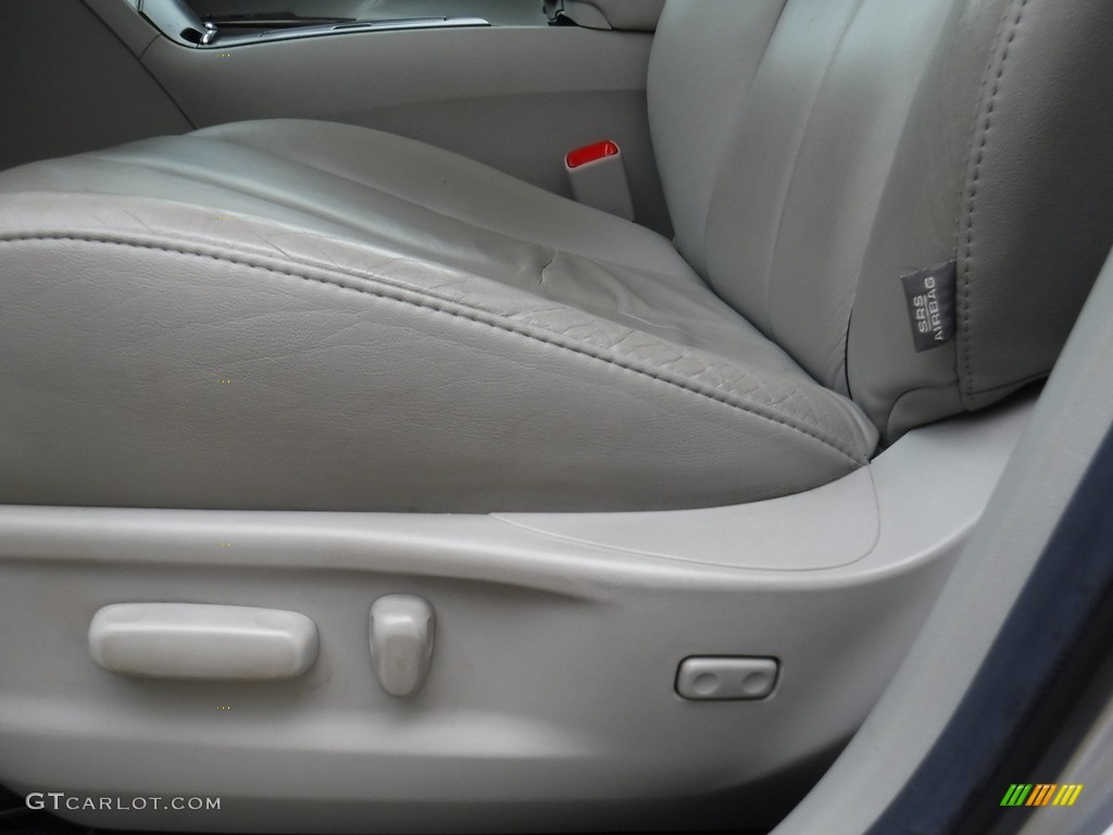 2012 Venza LE AWD - Classic Silver Metallic / Light Gray photo #11
