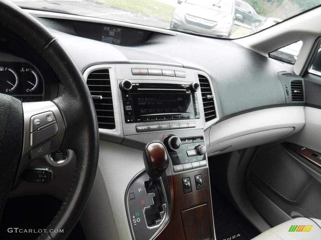 2012 Venza LE AWD - Classic Silver Metallic / Light Gray photo #16