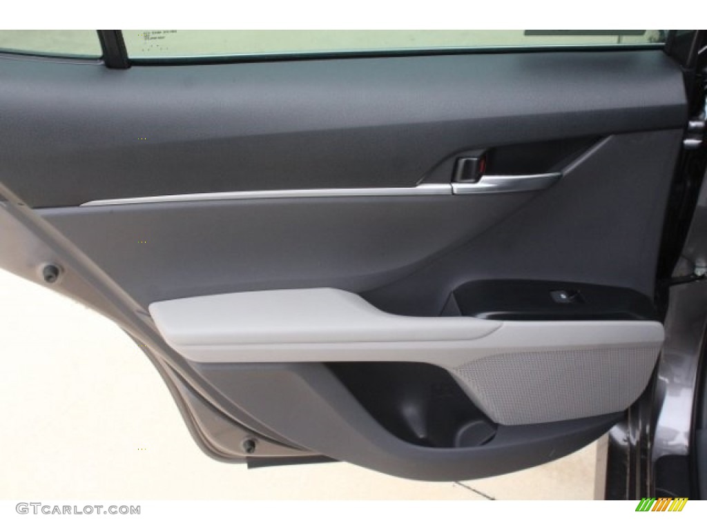 2018 Camry LE - Predawn Gray Mica / Ash photo #23