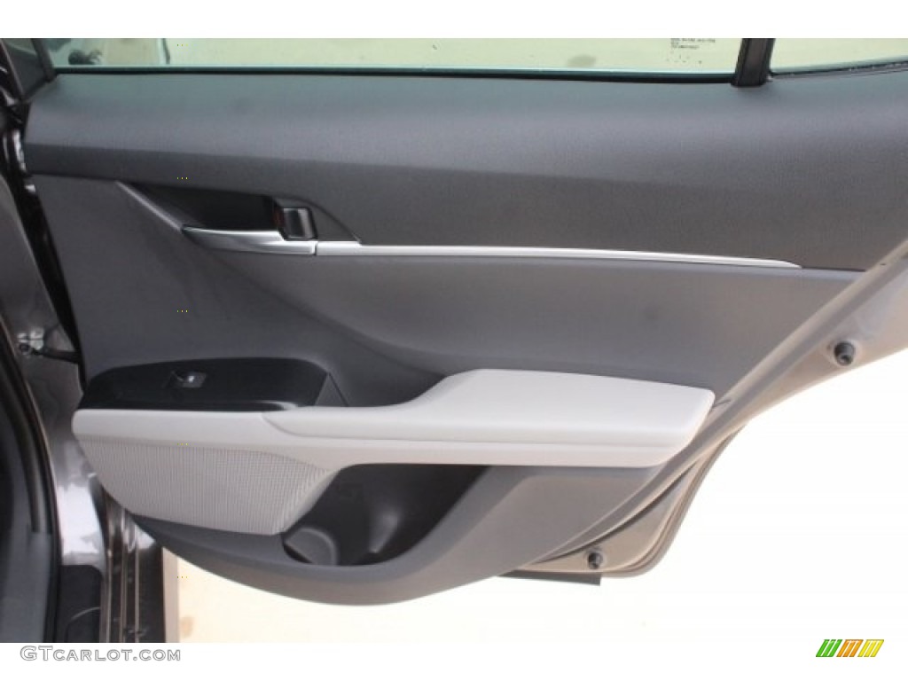 2018 Camry LE - Predawn Gray Mica / Ash photo #28
