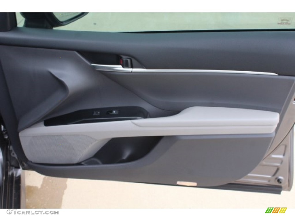 2018 Camry LE - Predawn Gray Mica / Ash photo #30
