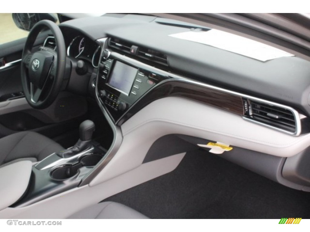 2018 Camry LE - Predawn Gray Mica / Ash photo #31