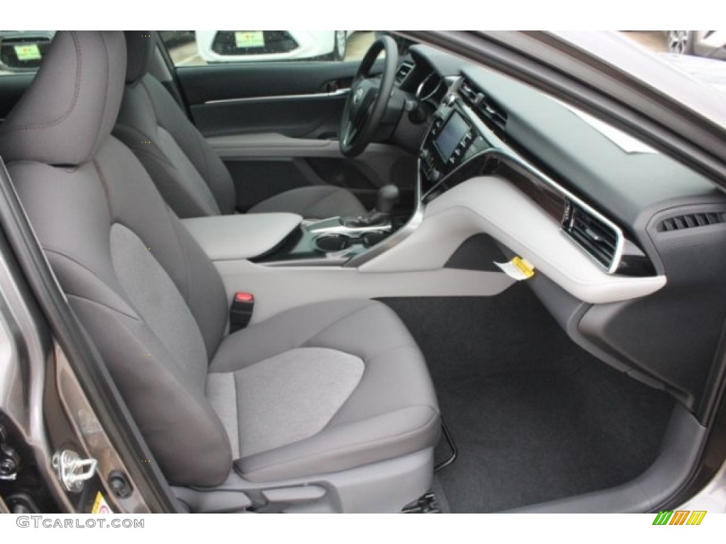 2018 Camry LE - Predawn Gray Mica / Ash photo #32