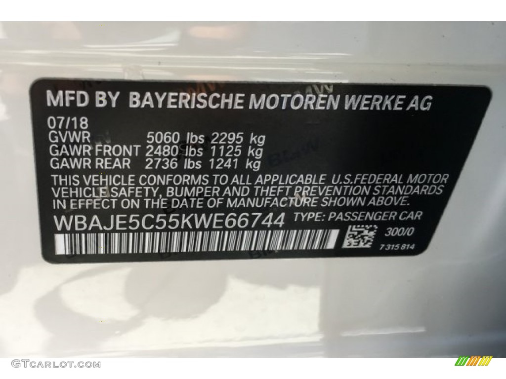 2019 5 Series 540i Sedan - Alpine White / Black photo #11