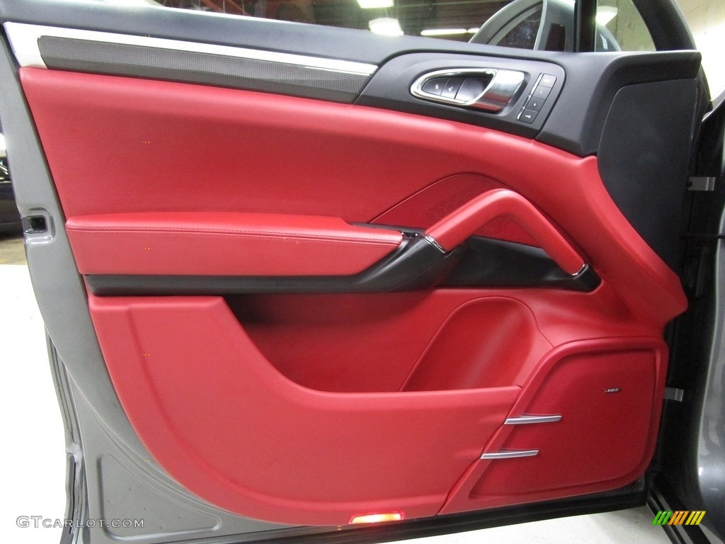 2016 Porsche Cayenne Turbo S Black/Garnet Red Door Panel Photo #129361673