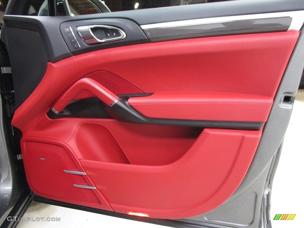 2016 Porsche Cayenne Turbo S Black/Garnet Red Door Panel Photo #129361835