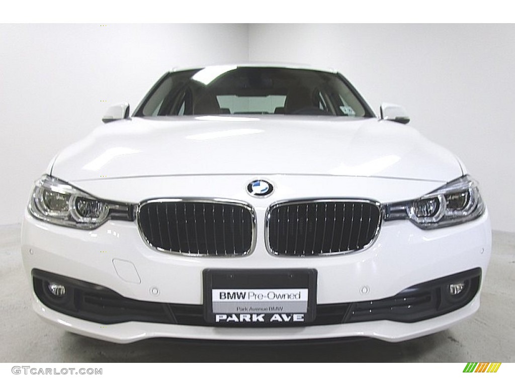 2018 3 Series 320i xDrive Sedan - Alpine White / Venetian Beige photo #8