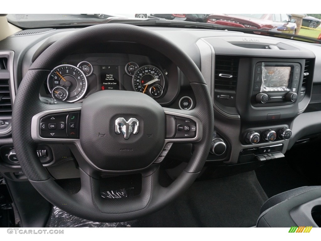2019 1500 Tradesman Crew Cab - Diamond Black Crystal Pearl / Black photo #5
