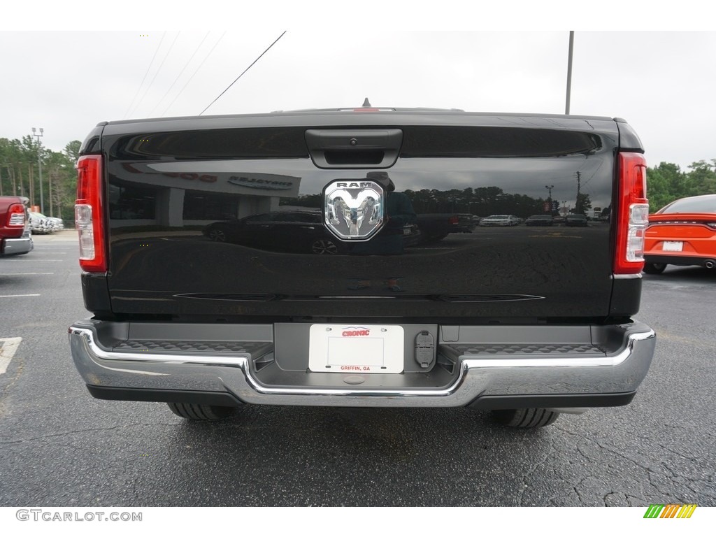 2019 1500 Tradesman Crew Cab - Diamond Black Crystal Pearl / Black photo #13