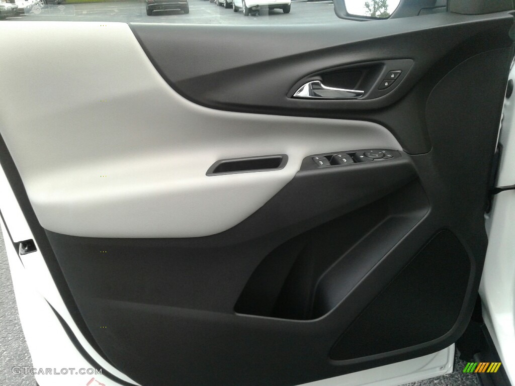 2019 Equinox LS - Summit White / Medium Ash Gray photo #17