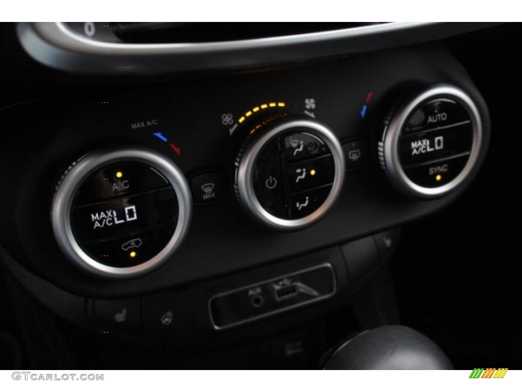 2017 Fiat 500X Urbana Edition Controls Photo #129367691