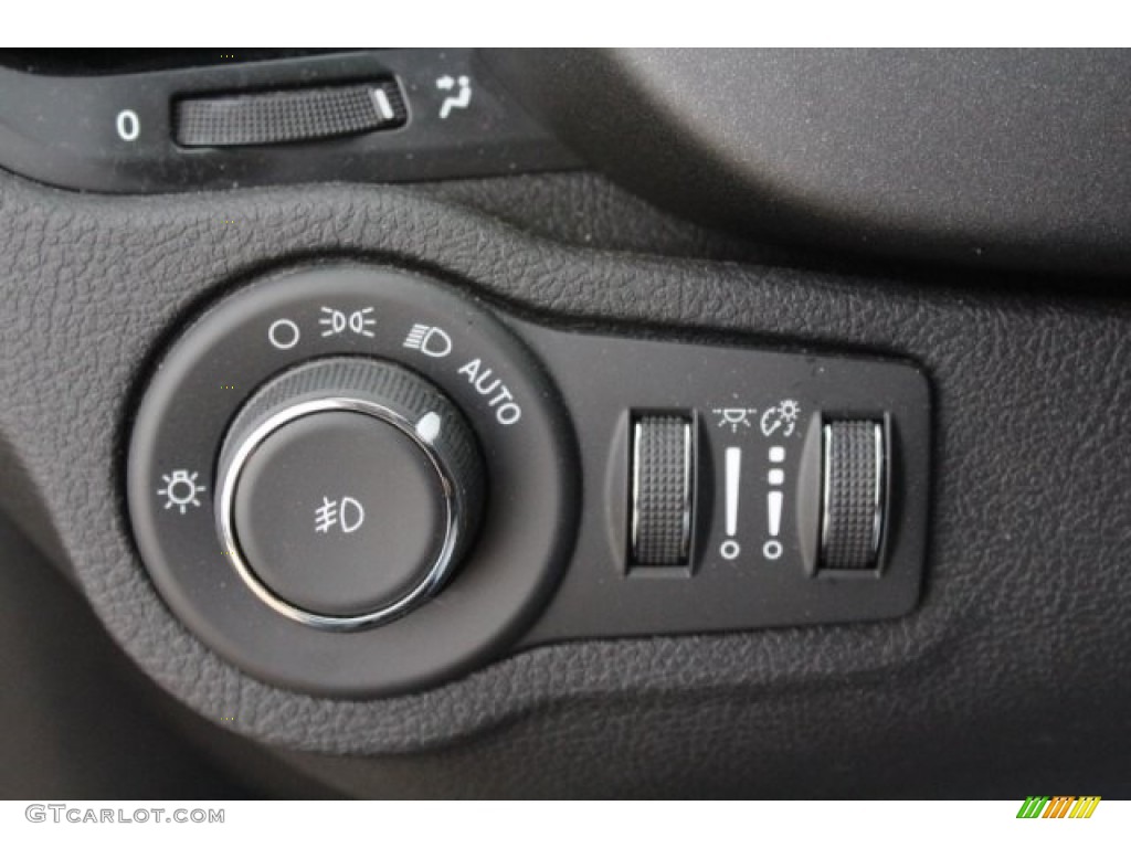 2017 Fiat 500X Urbana Edition Controls Photos
