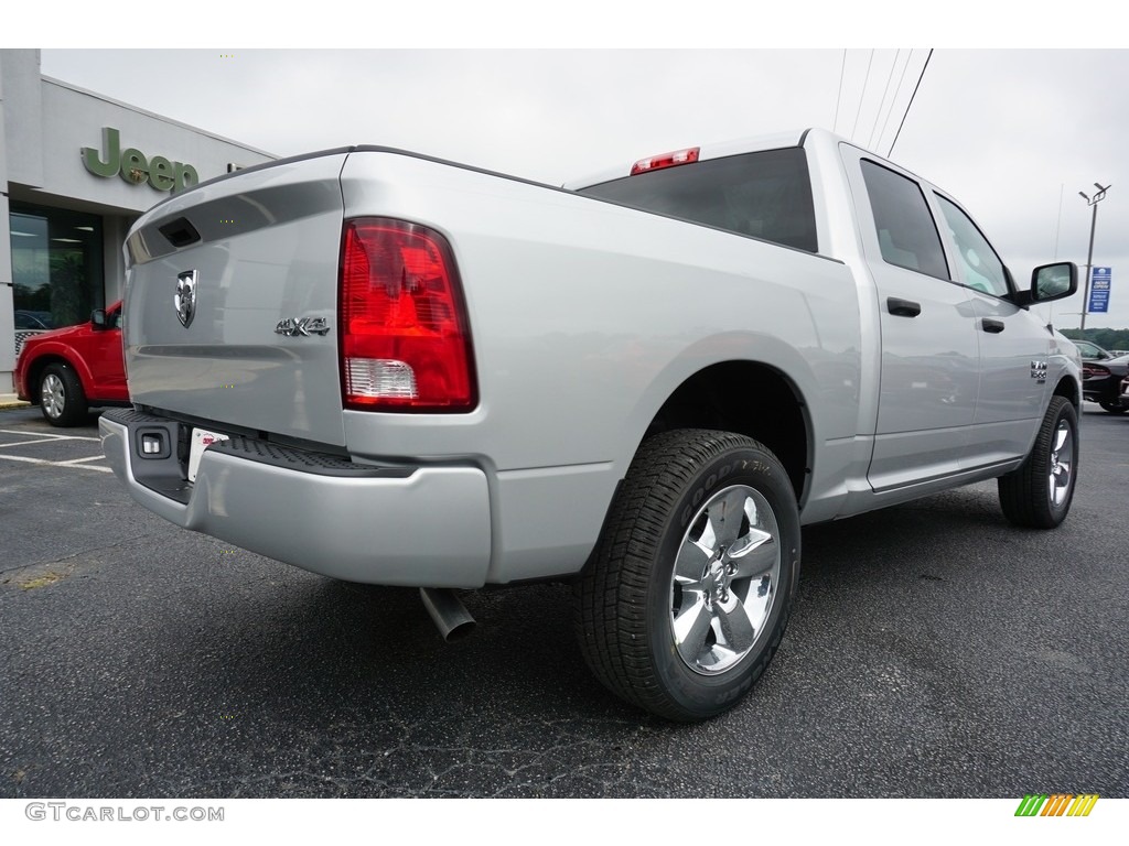 2019 1500 Classic Express Crew Cab 4x4 - Bright Silver Metallic / Black/Diesel Gray photo #12