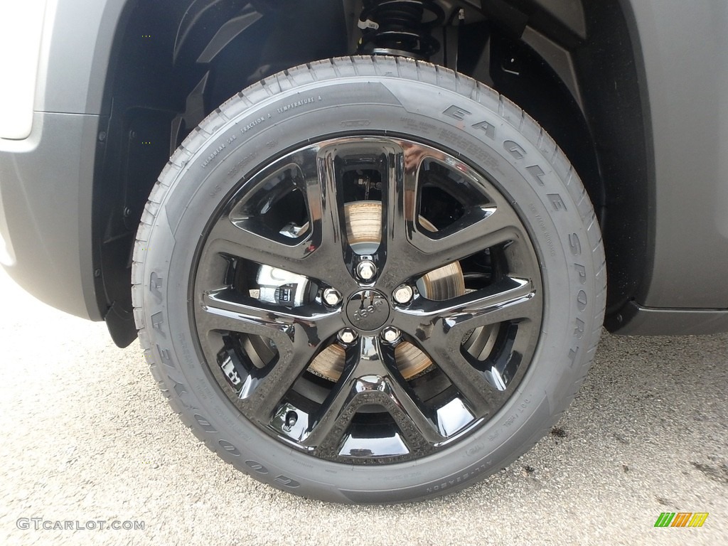 2018 Renegade Latitude 4x4 - Glacier Metallic / Black photo #9