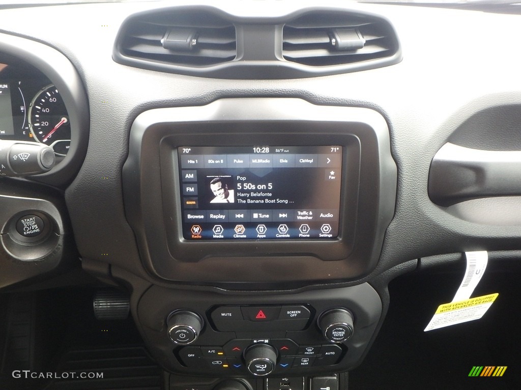 2018 Renegade Latitude 4x4 - Glacier Metallic / Black photo #16