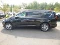 2019 Brilliant Black Crystal Pearl Chrysler Pacifica Touring Plus  photo #2