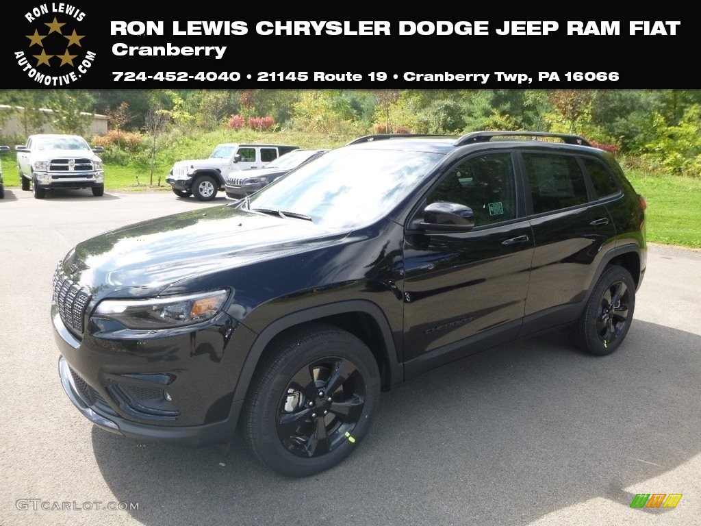 2019 Cherokee Latitude Plus 4x4 - Diamond Black Crystal Pearl / Black photo #1