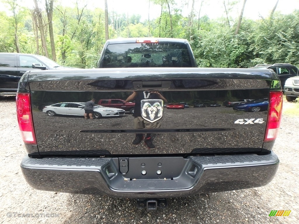 2019 1500 Classic Express Quad Cab 4x4 - Brilliant Black Crystal Pearl / Black/Diesel Gray photo #4