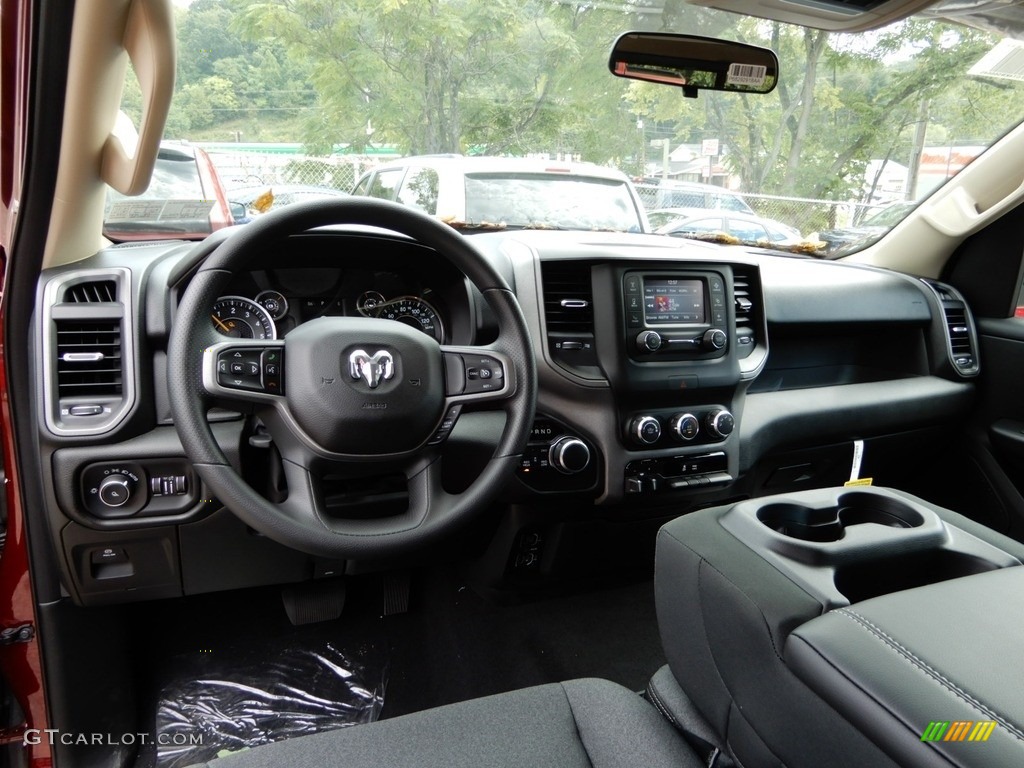 2019 1500 Tradesman Crew Cab 4x4 - Diamond Black Crystal Pearl / Black photo #13